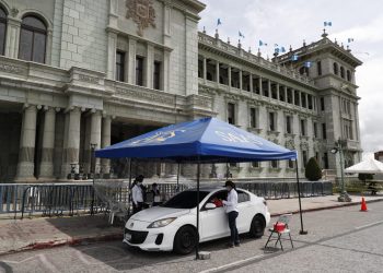 Administran segunda dosis de la vacuna Pfizer en Plaza de la Constitución