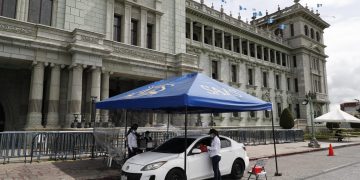 Administran segunda dosis de la vacuna Pfizer en Plaza de la Constitución