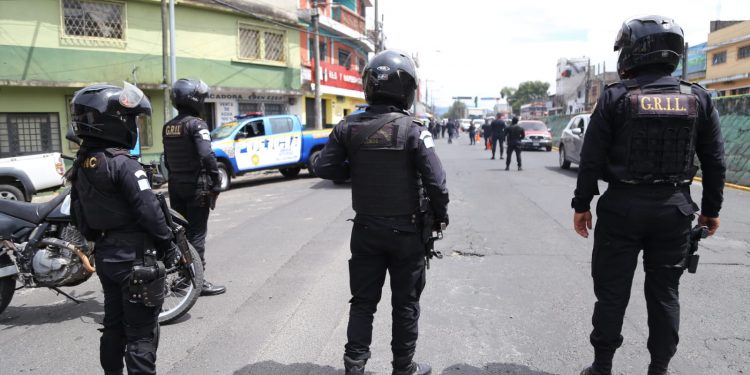 Policía Nacional Civil intensifica operativos en distintos puntos de la ciudad