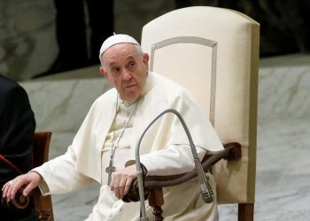 El Papa lamenta que la pandemia haya sembrado desolación y tensión