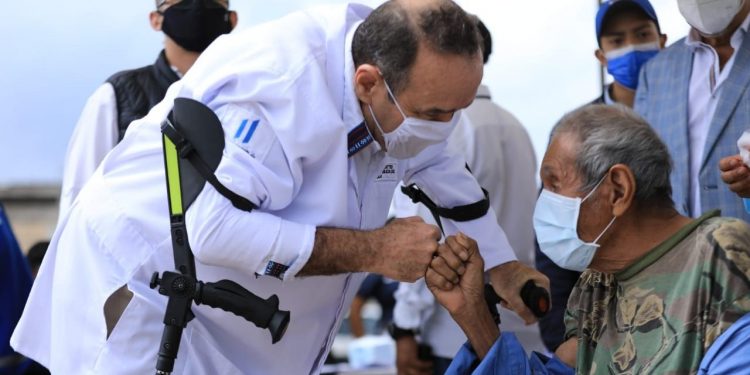 Presidente en vacunación contra el COVID-19