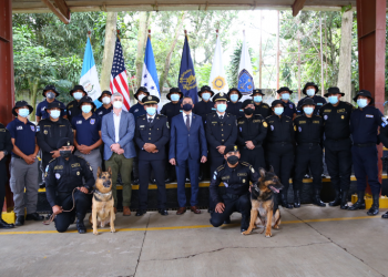 Inauguran primer curso nacional e internacional de guías caninos