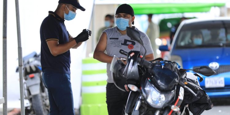 Invitan a la población a asistir al puesto de vacunación en la Plaza de la Constitución