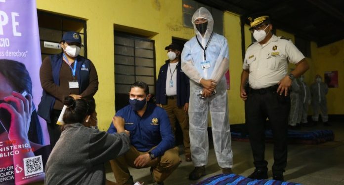 Salud Policial apoyará en vacunación contra COVID-19 a personas en situación de calle