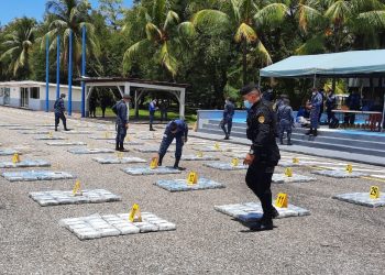 Ejército de Guatemala incauta una tonelada de cocaína en Izabal