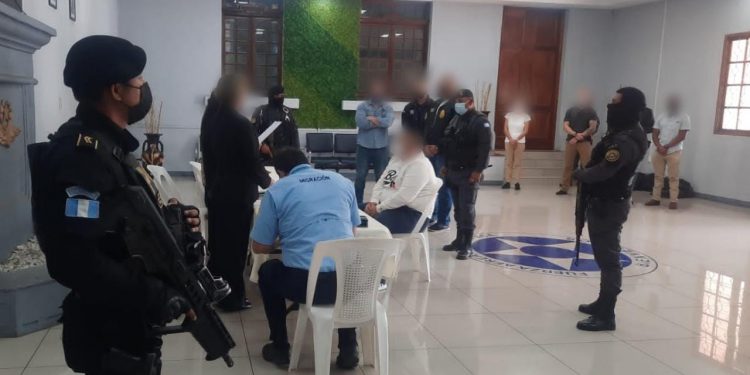 Autoridades extraditan a EE. UU. a dos personas sindicadas de narcotráfico