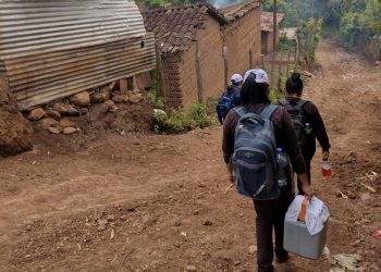 Jornada de vacunación comunitaria lleva dosis contra el COVID-19 de casa en casa