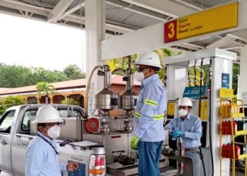 Verificación de precios de combustible en Petén.