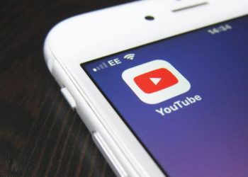 YouTube prohíbe todos los videos antivacunas y los que no son de COVID-19