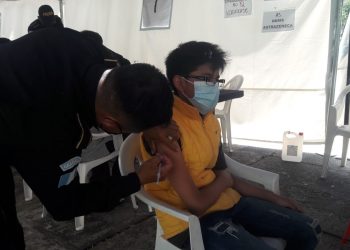 Menor es atendido en la Plaza de la Constitución