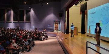 Estudiantes guatemaltecos conocen servicios consulares