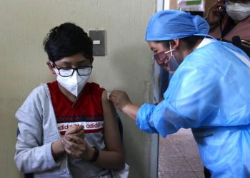 Salud continúa con vacunación de menores de 12 a 17 años en Totonicapán