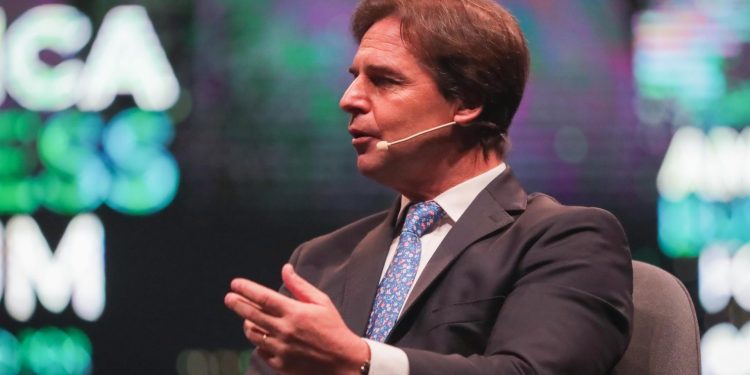 Apertura de fronteras no afectará realidad sanitaria uruguaya, dice Lacalle