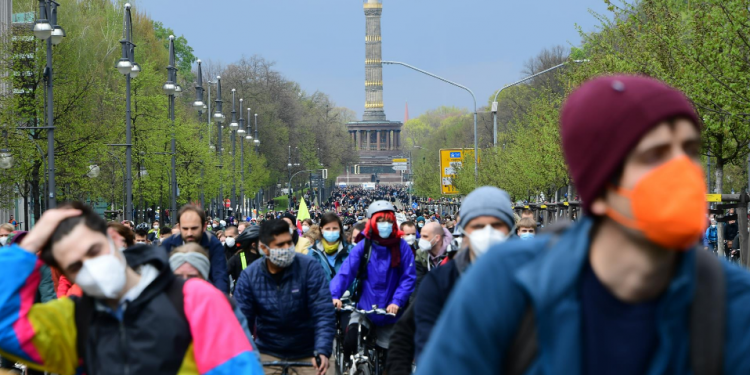 Alemania recomienda tercera dosis a mayores de 70 años