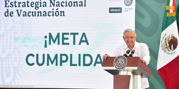 Gobierno mexicano afirma haber cumplido meta de vacunar a todos los adultos