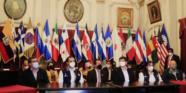 Autoridades presentan el proyecto Centro de referenciación migratoria y de refugio.