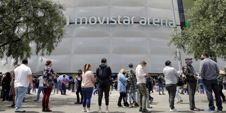 Colombia ampliará sus aforos al 100 % pero exigirá el carnet de vacunación