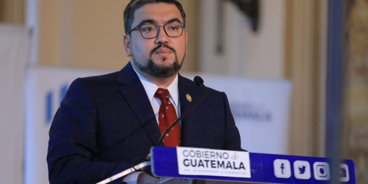 Presentan avances de preconsulta del derecho minero Fénix