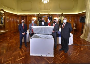 Iniciativa privada dona 402 congeladores para vacunas contra COVID-19