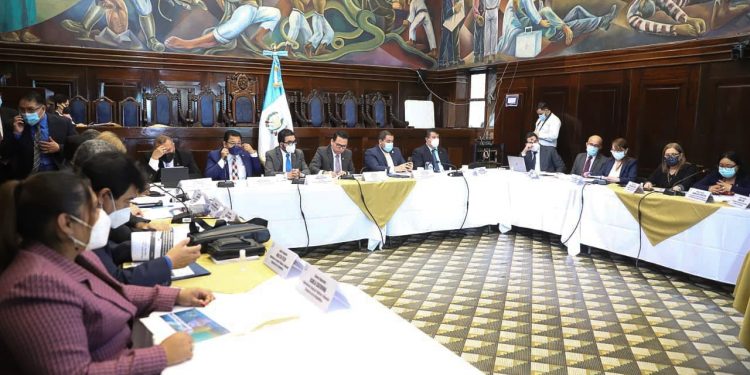 Mineduc destaca importancia de aprobar presupuesto 2022 para fortalecer educación del país