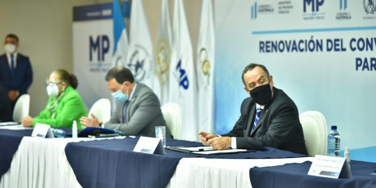 Presidente participa en renovación de Convenio Interinstitucional para la Buena Gobernanza