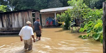 Varias casas se inundaron por desborde de río Lagunitas.