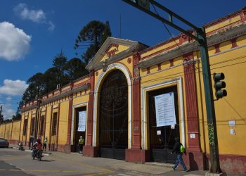 Ministerio de Salud anuncia cierre de cementerios por Día de Todos los Santos