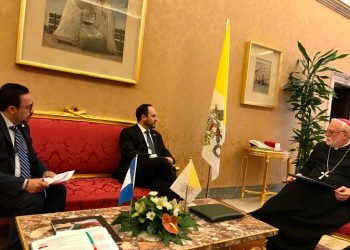 El canciller Pedro Brolo y el Reverendo Monseñor Paul Richard Gallagher, secretario de Estado de la Santa Sede.