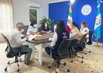 El cónsul de Guatemala en Tuxtla se reunió con autoridades del INM de México.