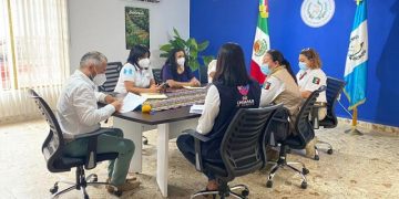 El cónsul de Guatemala en Tuxtla se reunió con autoridades del INM de México.