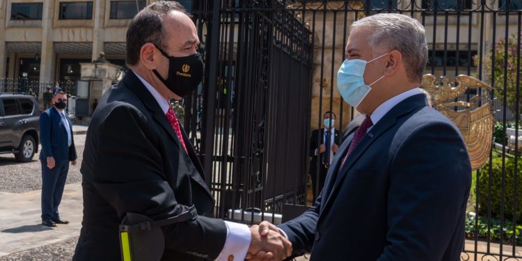 El presidente Alejandro Giammattei durante la visita oficial en Colombia del 14 de octubre