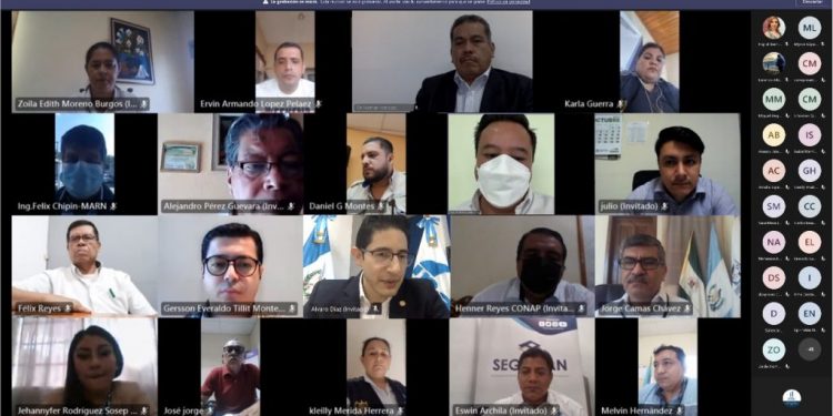 El taller se desarrolla en modalidad híbrida, presencial y virtual del 11 de octubre al 26 de noviembre.