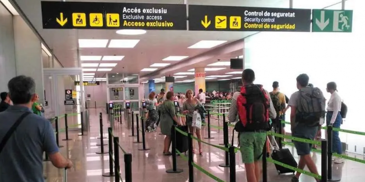 España permite el acceso libre a los aeropuertos desde mañana