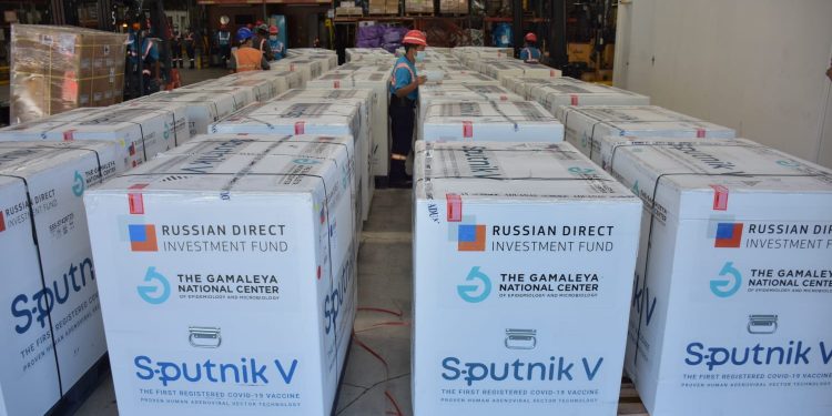 Este viernes ingresaron 300 mil primeras dosis y 400 mil del segundo componente de Sputnik V