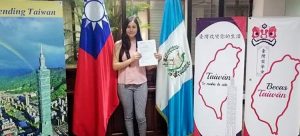 Estudiante beneficiada con las becas que otorga la República-de-China-Taiwán