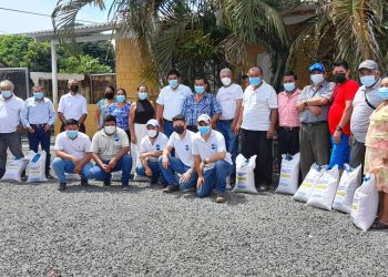 Familias agricultoras de nueve departamentos reciben dotación de semilla mejorada