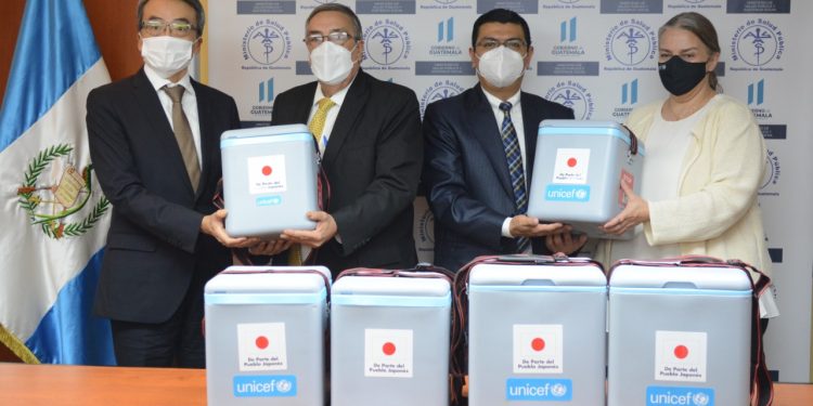 Salud recibe donativo de lote de equipamiento de cadena de frío