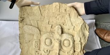 Guatemala recupera pieza arqueológica en Francia.