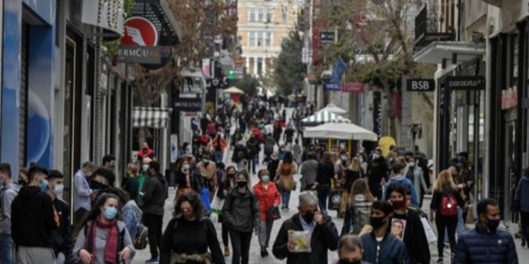 Grecia elimina límites de aforo y toques de queda