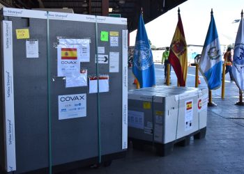 Guatemala recibe donación de España de 151 mil 200 dosis de la vacuna contra COVID-19