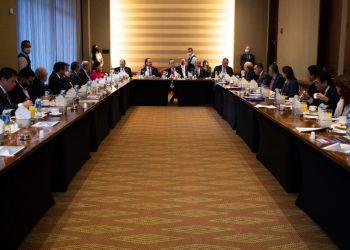 Presidente Giammattei participa en encuentro “Fortaleciendo lazos comerciales entre Guatemala y Colombia”