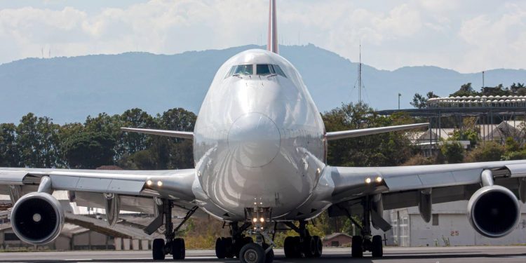 IATA representa alrededor de 300 líneas áreas de todo el mundo que son responsables de más del 80 % del tráfico mundial de pasajeros.