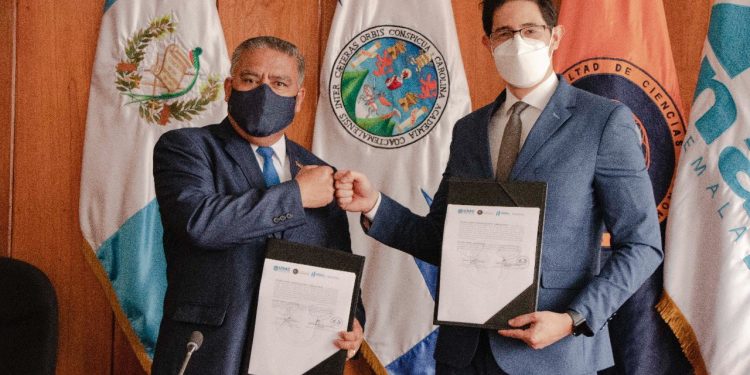 firman carta de entendimiento para impulsar programas sobre administración pública.