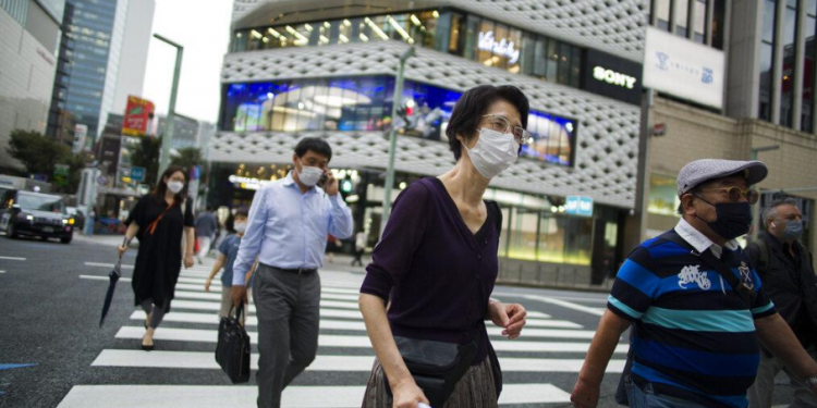 Japón levanta emergencia sanitaria tras 6 meses pero mantiene medidas