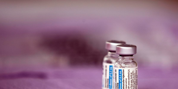 Johnson & Johnson solicita en EE. UU. uso de emergencia de dosis de refuerzo