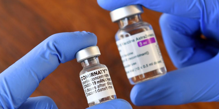 Combinación de vacunas contra el covid es efectiva, según un estudio