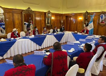 La reunión del presidente con autoridades de Nebaj se realizó en Casa Presidencial.