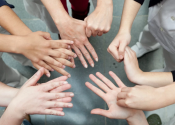 Lesiones en manos y pies podrían ser efecto de la respuesta inmune a covid