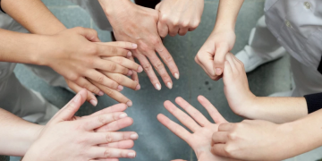 Lesiones en manos y pies podrían ser efecto de la respuesta inmune a covid