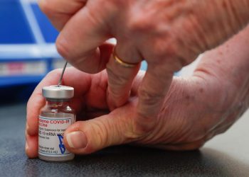 Comité asesor apoya el refuerzo de la vacuna de Moderna a varios grupos en EE. UU.